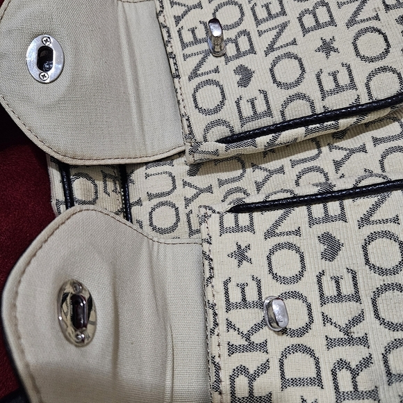 Dooney & Bourke Signature Vintage Fabric with Black Leather Trim Shoulder Bag - Picture 15 of 17